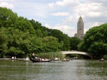 A spring day on the lake