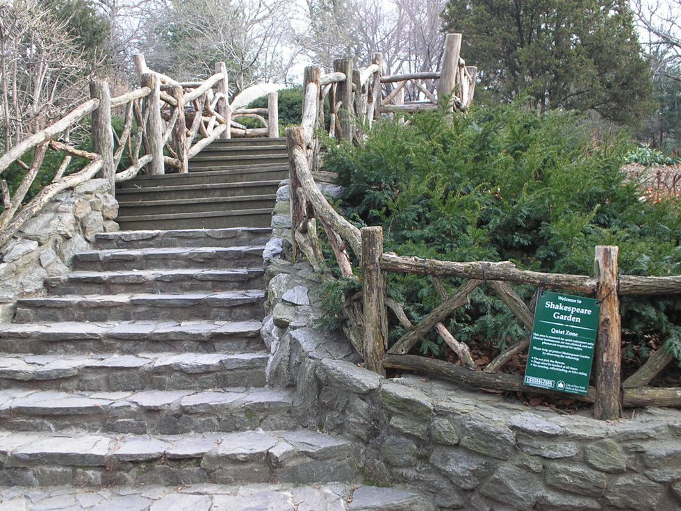 shakespeares-garden-steps.jpe