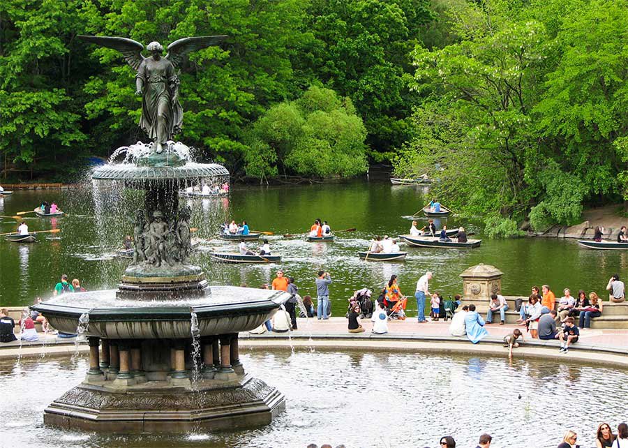 Fuente Bethesda, Central Park  Bethesda fountain central park, Bethesda  fountain, Manhattan skyline